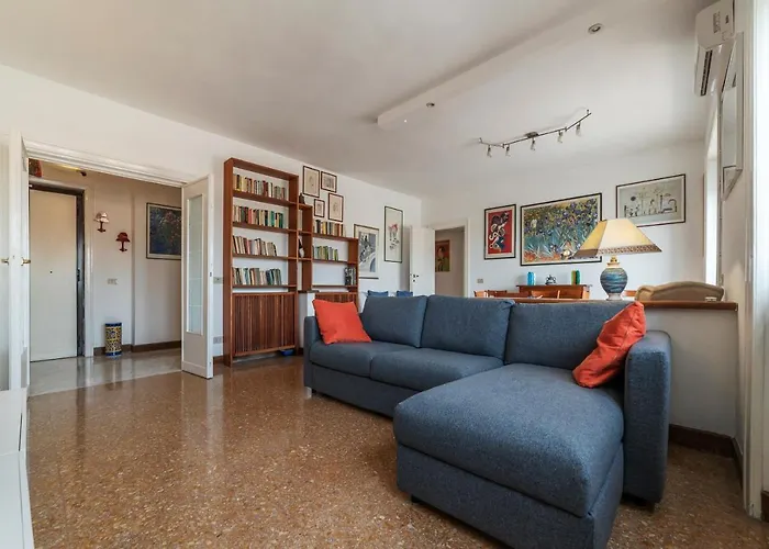Roomy And Bright Apartment With Terrace