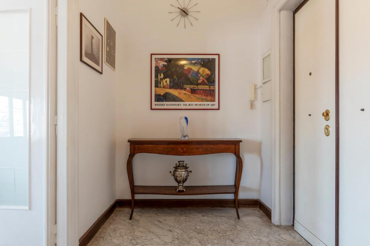 Roomy And Bright With Terrace Apartment Rome