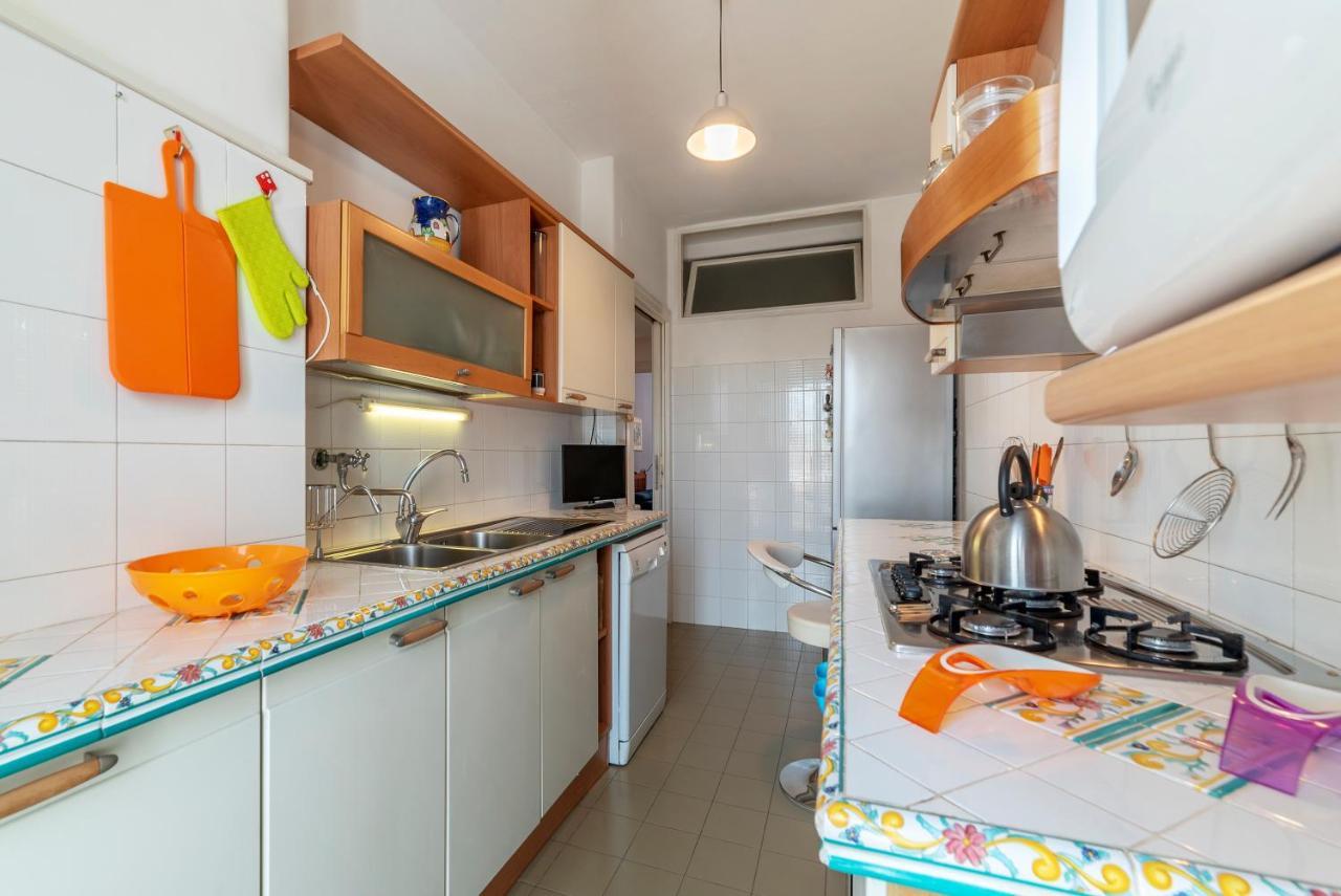 Roomy And Bright With Terrace *