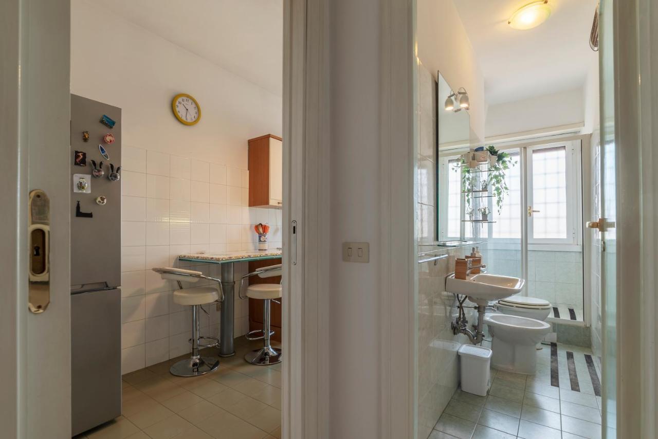 Roomy And Bright With Terrace Apartment Rome