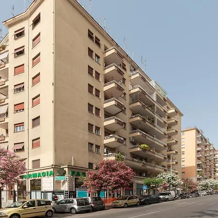 Roomy And Bright Apartment With Terrace Rome Exterior photo