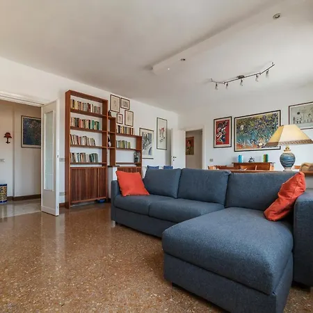 Roomy And Bright Apartment With Terrace Rome Exterior photo