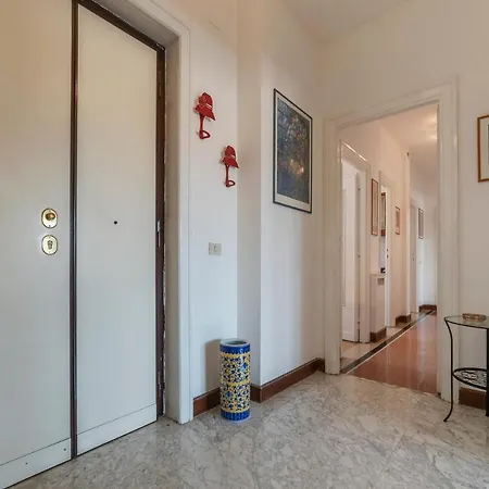 Roomy And Bright Apartment With Terrace Rome Exterior photo