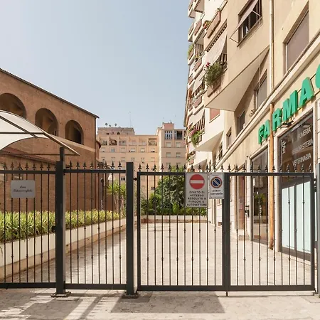Roomy And Bright Apartment With Terrace Rome Exterior photo