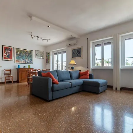 Roomy And Bright Apartment With Terrace Rome Exterior photo