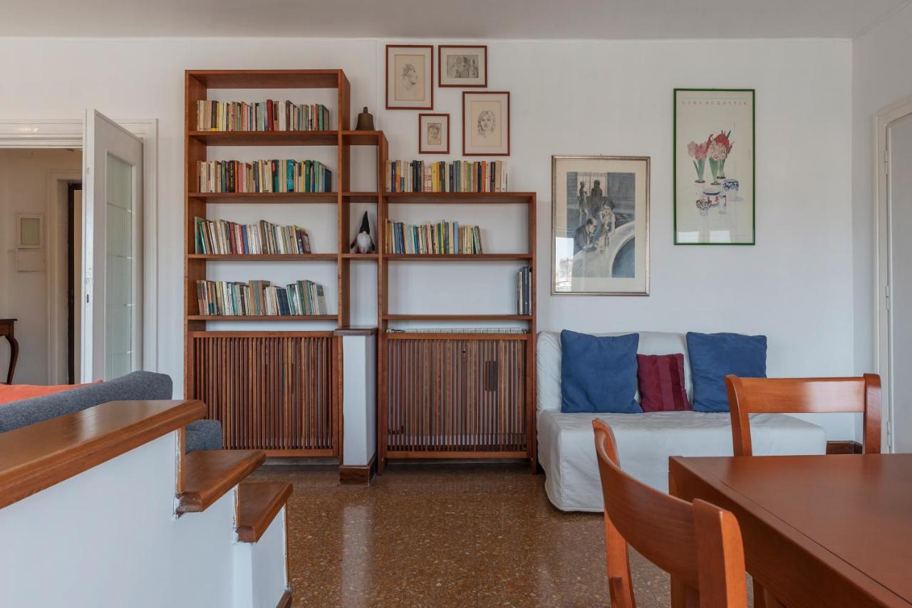 Roomy And Bright With Terrace Apartment